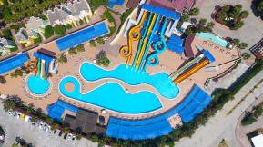 VON RESORT GOLDEN BEACH Pools & Beach